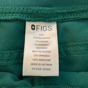Figs Technical Collection. The set includes Cargo pants